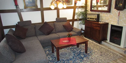 Monteurwohnung - Bettwäsche: Bettwäsche gegen Gebühr - Deutschland - Wohnzimmer im Ferienhaus - Pension "Eifel-Landhaus"