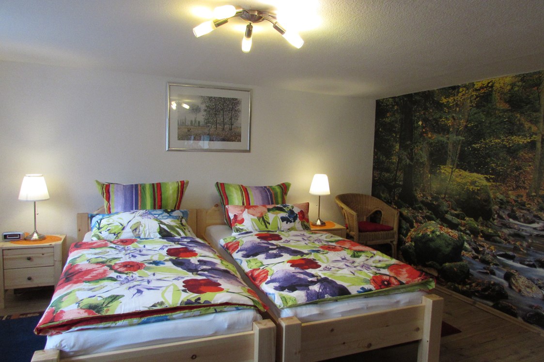 Monteurzimmer: Schlafzimmer mit trennbaren Betten - Pension "Eifel-Landhaus" 