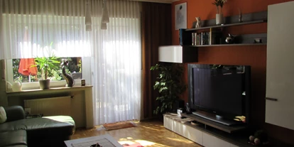 Monteurwohnung - Bettwäsche: Bettwäsche gegen Gebühr - Deutschland - Wohnzimmer - Pension "Eifel-Landhaus"