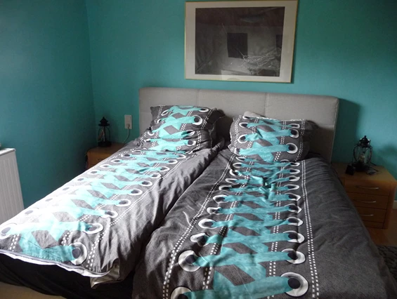 Monteurzimmer: Schlafzimmer mit Doppelbett - Alte Post/ Katholische Grundschule