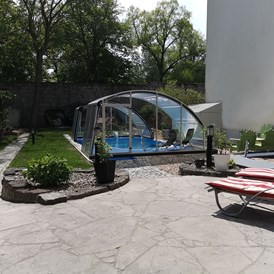Monteurzimmer: Schwimmbad und Garten - City-Apartments Mühlhausen