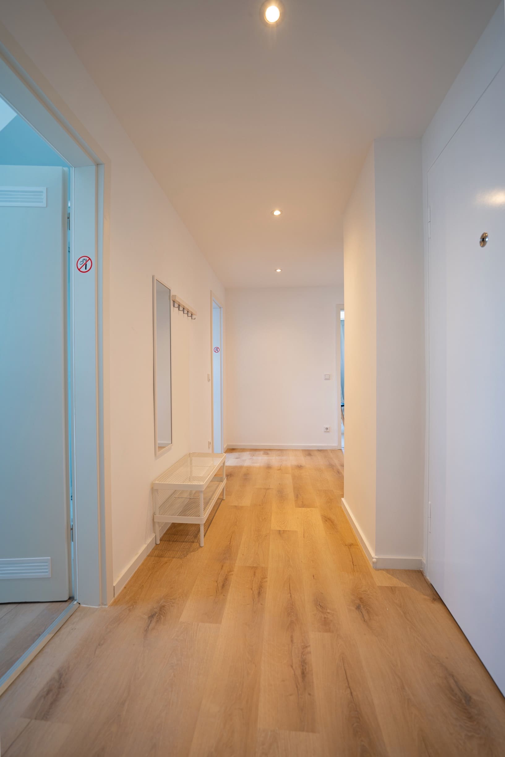 Monteurwohnung: Flur - Monteurwohnung – voll möbliert – für bis zu 5 Personen