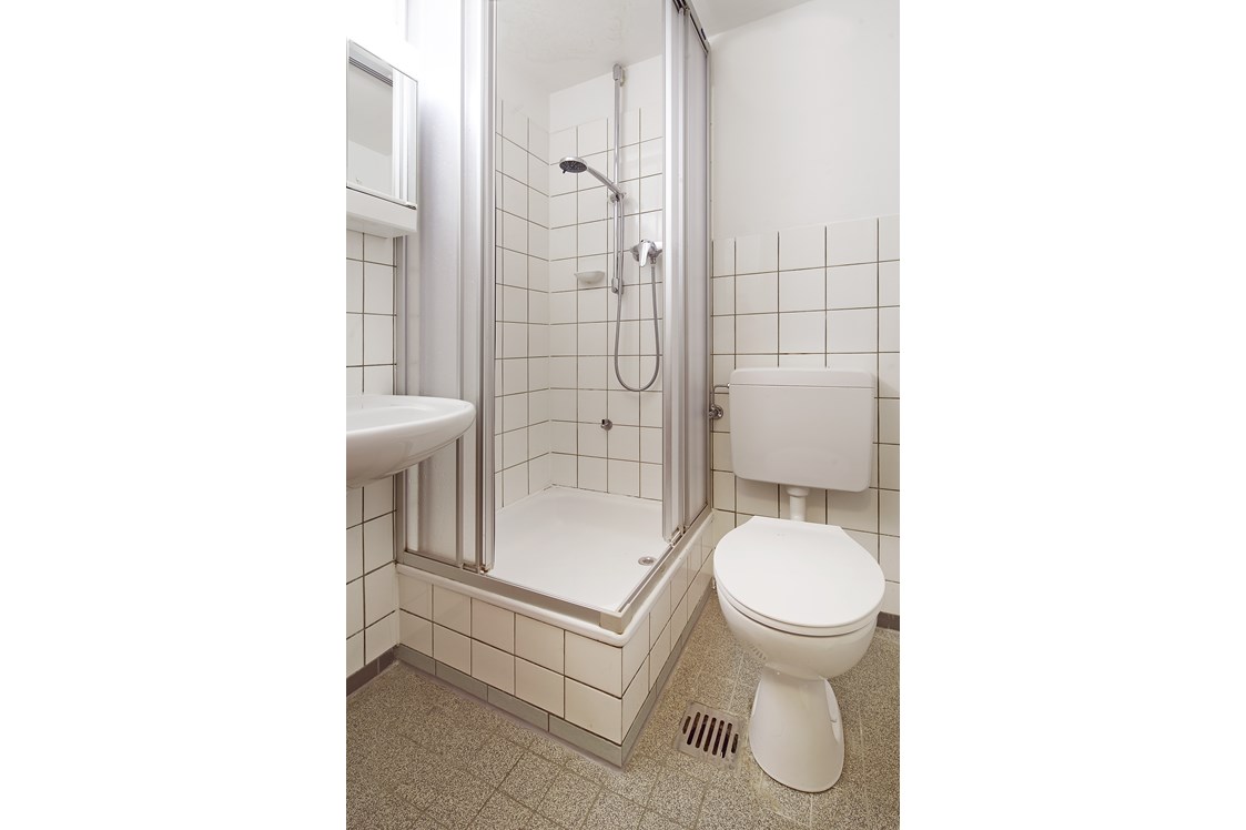 Monteurzimmer: Duschbadezimmer mit WC - Bad Pyrmont, Dr.-Harnier-Str. 1, Single Appartement 58
