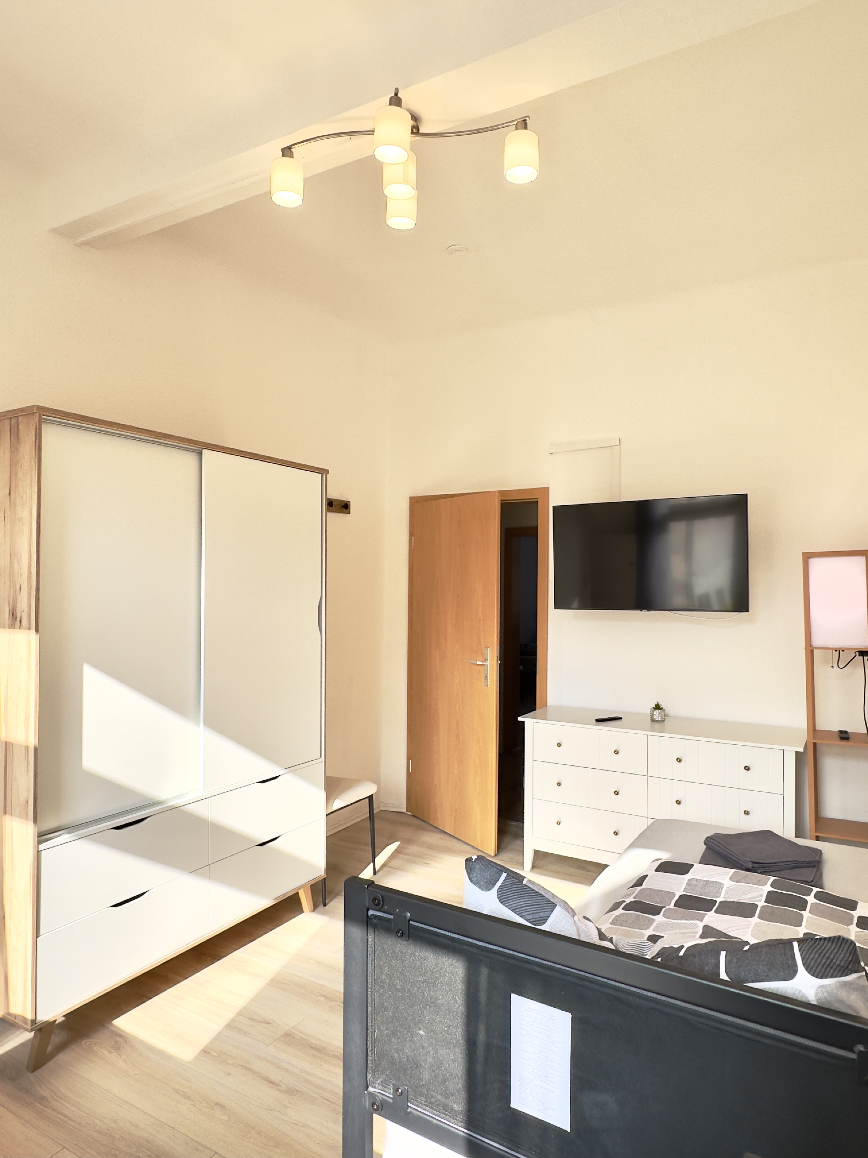 Monteurwohnung - Zimmertyp: Doppelzimmer - Thüringen - Freundliches Schlafzimmer  mit Einzelbetten. - flex living -  Monteurwohnungen in Gotha