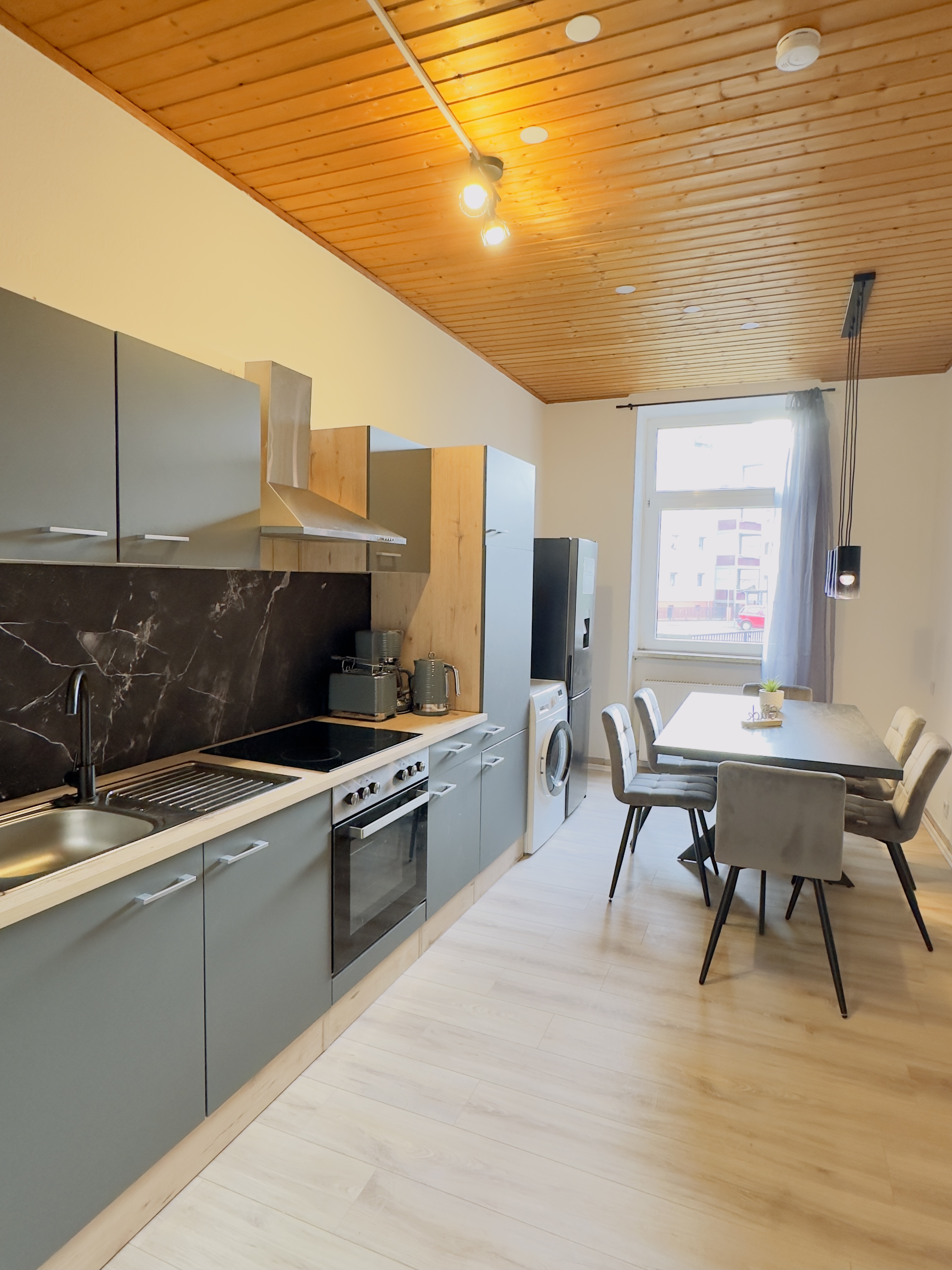 Monteurzimmer: große Küche- perfekt zur Selbstversorgung - flex living -  Monteurwohnungen in Gotha