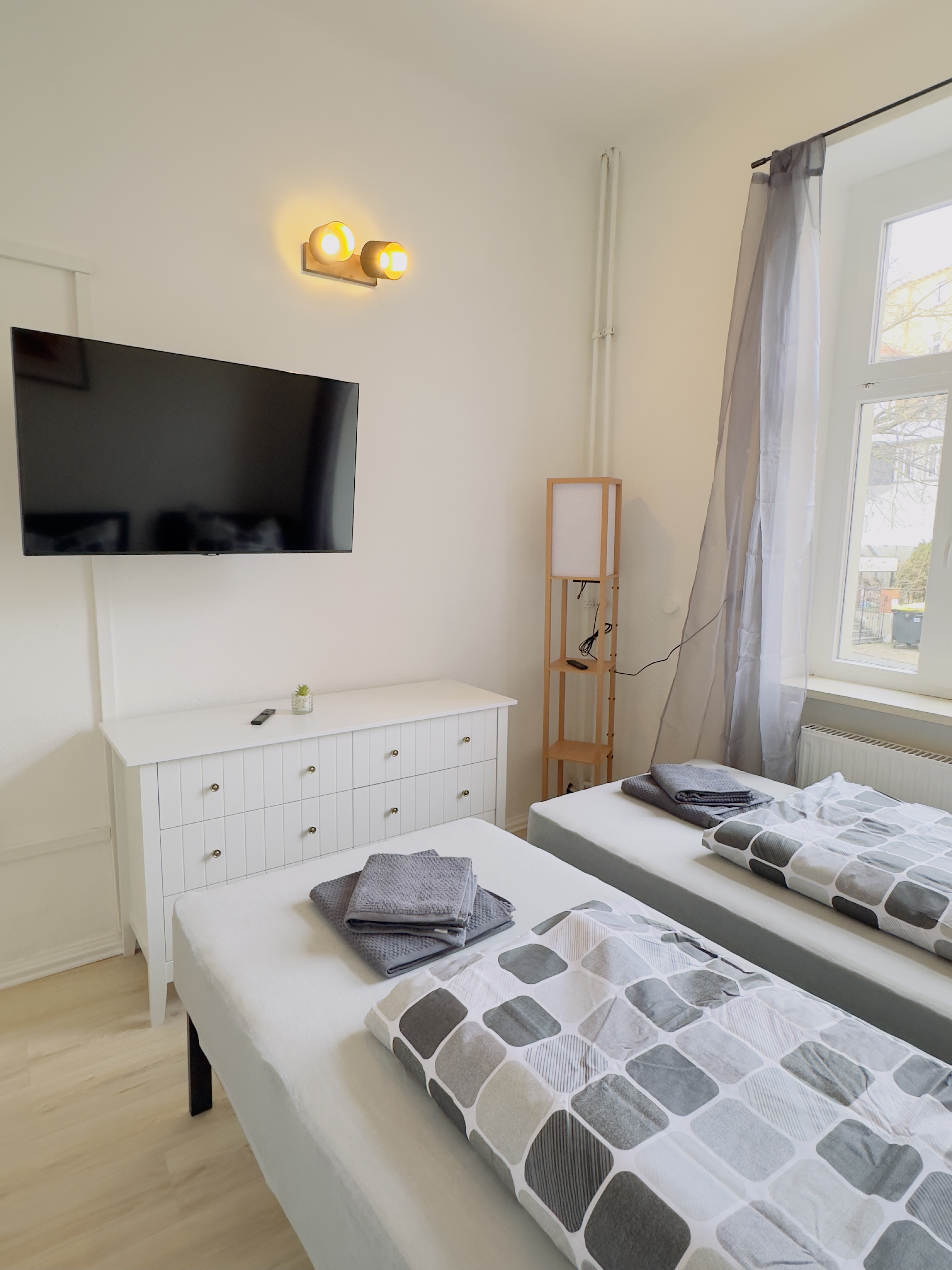 Monteurzimmer: Zimmer sind mit TV ausgestattet - flex living -  Monteurwohnungen in Gotha