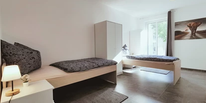 Monteurwohnung - Kaffeemaschine - Bielefeld - modernes Schlafzimmer mit Einzelbetten - flex living -  Monteurwohnungen in Bielefeld