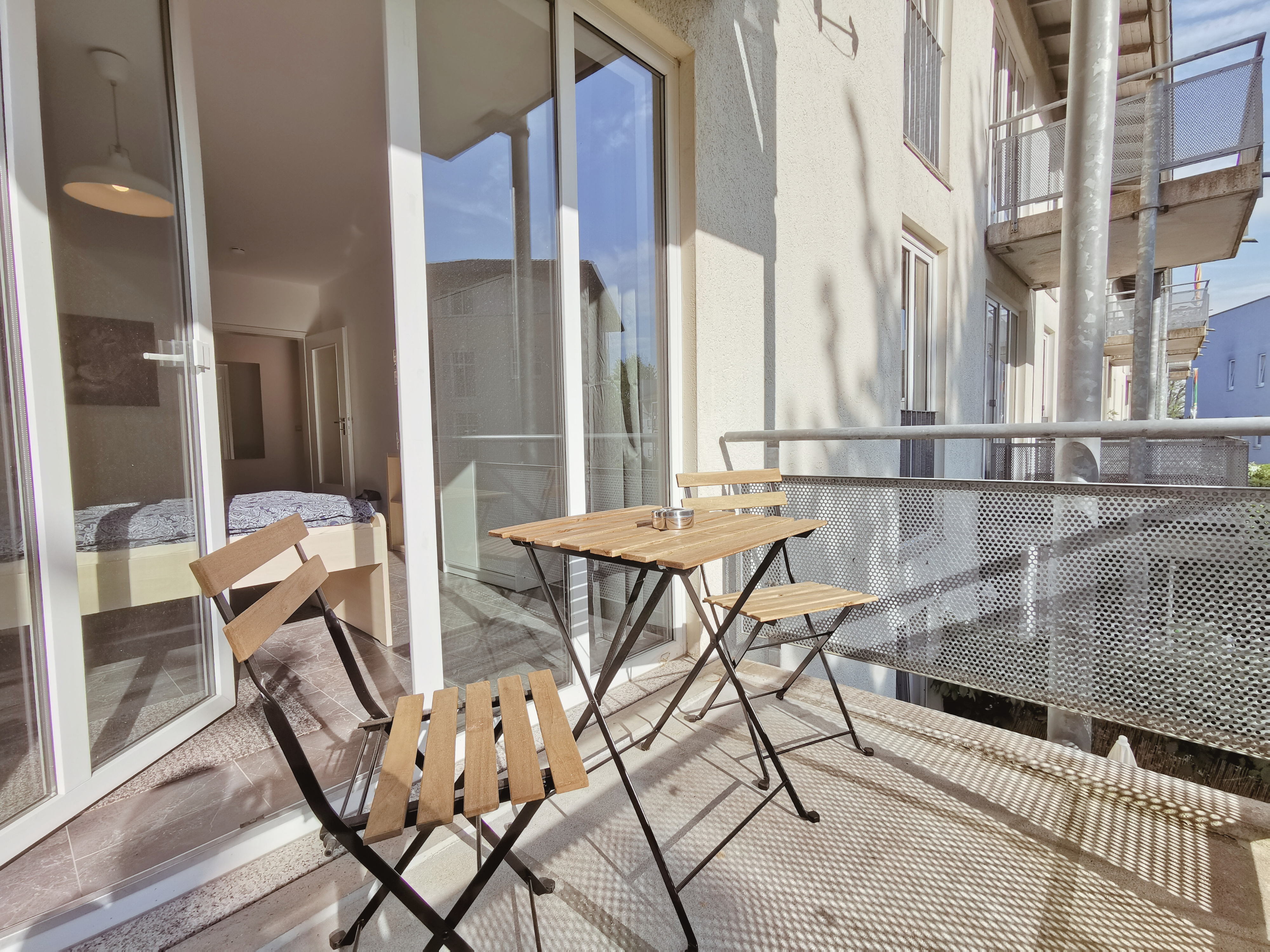 Monteurzimmer: gemütlicher Balkon - flex living -  Monteurwohnungen in Bielefeld