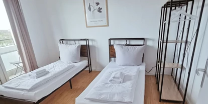 Monteurwohnung - Balkon - Deutschland - Schlafzimmer mit Einzelbetten - flex living -  Monteurwohnungen in Ludwigshafen