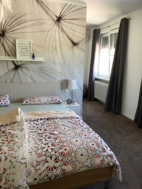 Monteurwohnung - Parkplatz: eigener Parkplatz vorhanden - Schwaben - Pension Tom's Tankstellen GmbH 