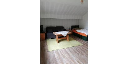 Monteurwohnung - Bettwäsche: Bettwäsche gegen Gebühr - Deutschland - 25 qm helles Einzelzimmer mit Bett und Schlafcouch, TV und WLAN, ein Zimmer zu wohlfühlen und entspannen.
Küche und Bad werden von maximal 3 Personen genutzt.
Je Nacht 20 €, bei längerem Aufenthalt Preis nach Vereinbarung.
Bettwäsche, Handtücher und Zimmerreinigung gegen Aufpreis. 
Wir freuen uns auf Ihren Besuch. - Heike Schulz