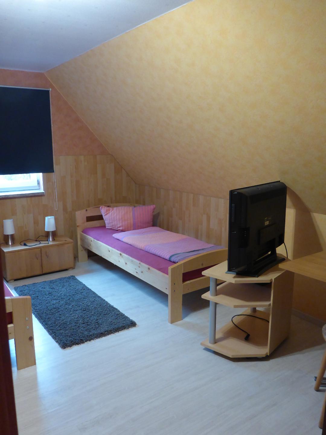 Monteurwohnung - Tülau - Zimmer für drei Personen - Monteurwohnung Klötze