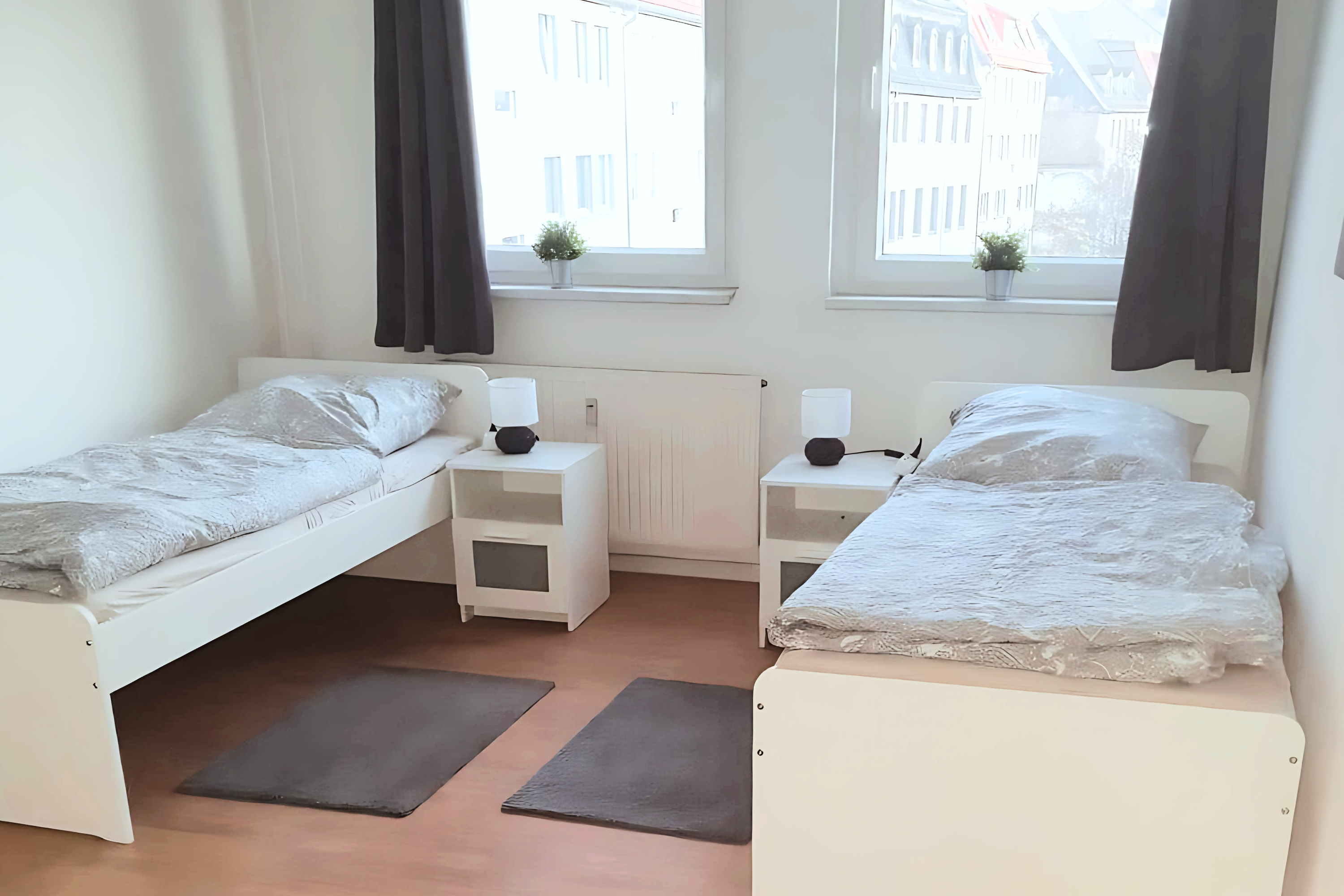 Monteurwohnung - Zimmertyp: Doppelzimmer - Thüringen - Schlafzimmer mit zwei Einzelbetten – perfekt für Kollegen - flex living -  Monteurwohnungen in Gera