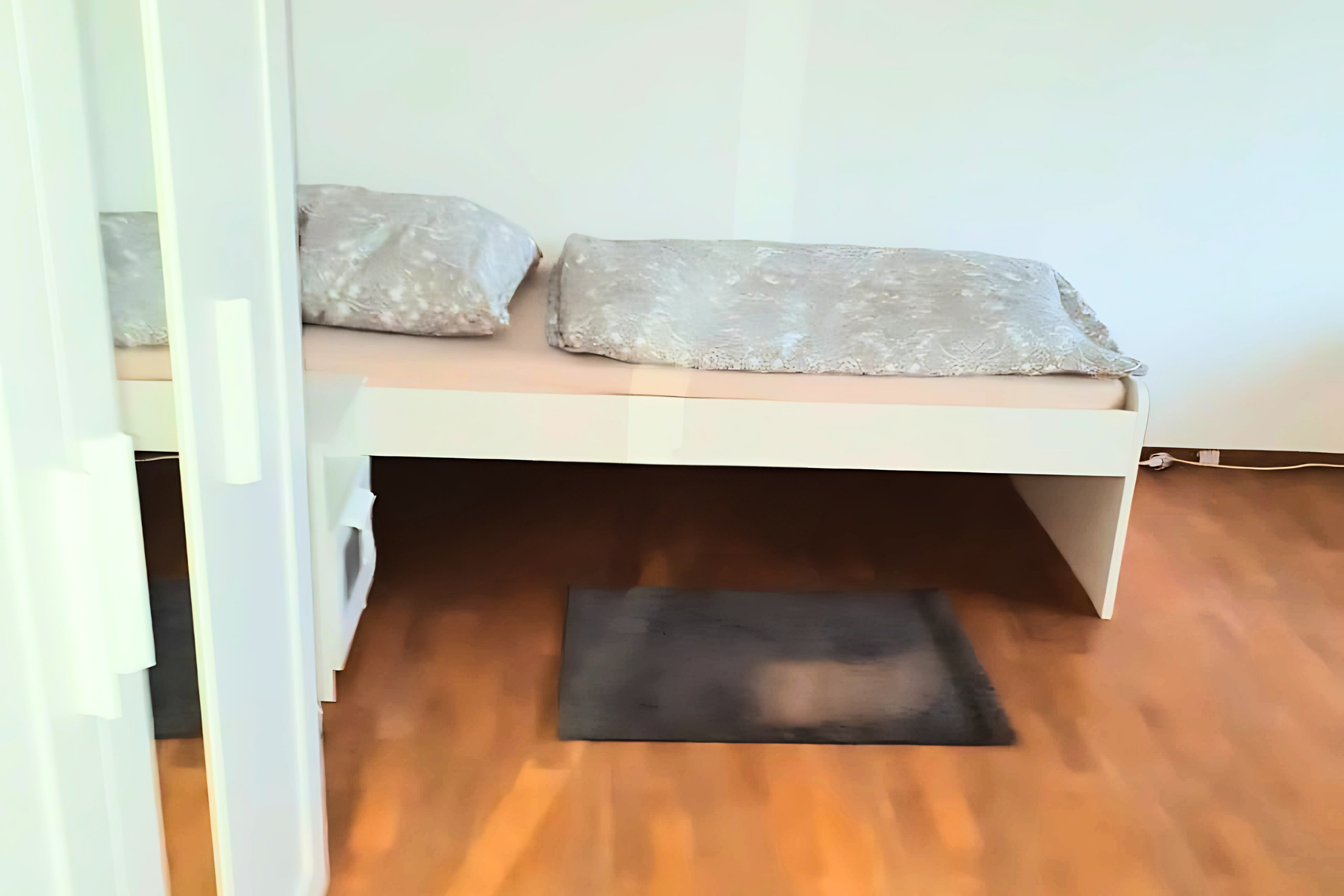 Monteurwohnung - Zimmertyp: Doppelzimmer - Thüringen - Ruhiges Zimmer mit Einzelbetten und frischer Bettwäsche.

 - flex living -  Monteurwohnungen in Gera