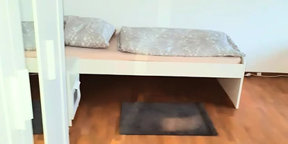 Monteurwohnung - PLZ 04626 (Deutschland) - Ruhiges Zimmer mit Einzelbetten und frischer Bettwäsche.
 - flex living -  Monteurwohnungen in Gera