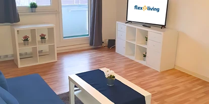 Monteurwohnung - PLZ 04626 (Deutschland) - Gemütliches Wohnzimmer mit WLAN und bequemer Couch.
 - flex living -  Monteurwohnungen in Gera