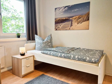 Monteurzimmer: Jedes Bett für sich – getrennt schlafen für mehr Komfort.
 - flex living -  Monteurwohnungen in Halle