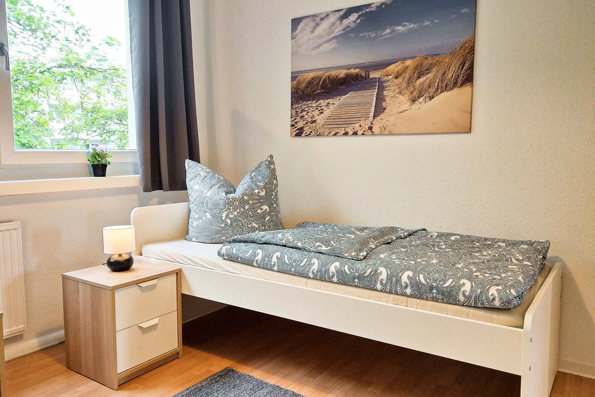 Monteurzimmer: Jedes Bett für sich – getrennt schlafen für mehr Komfort.
 - flex living -  Monteurwohnungen in Halle