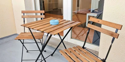 Monteurwohnung - PLZ 06110 (Deutschland) - Ruhiger Balkon mit Sitzgelegenheit – perfekt für die Pause zwischendurch.
 - flex living -  Monteurwohnungen in Halle