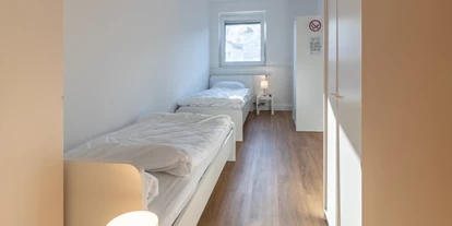 Monteurwohnung - Muggensturm Gaggenau - Schlafzimmer mit zwei Einzelbetten – perfekt für Kollegen.
 - flex living -  Monteurwohnungen in Karlsruhe
