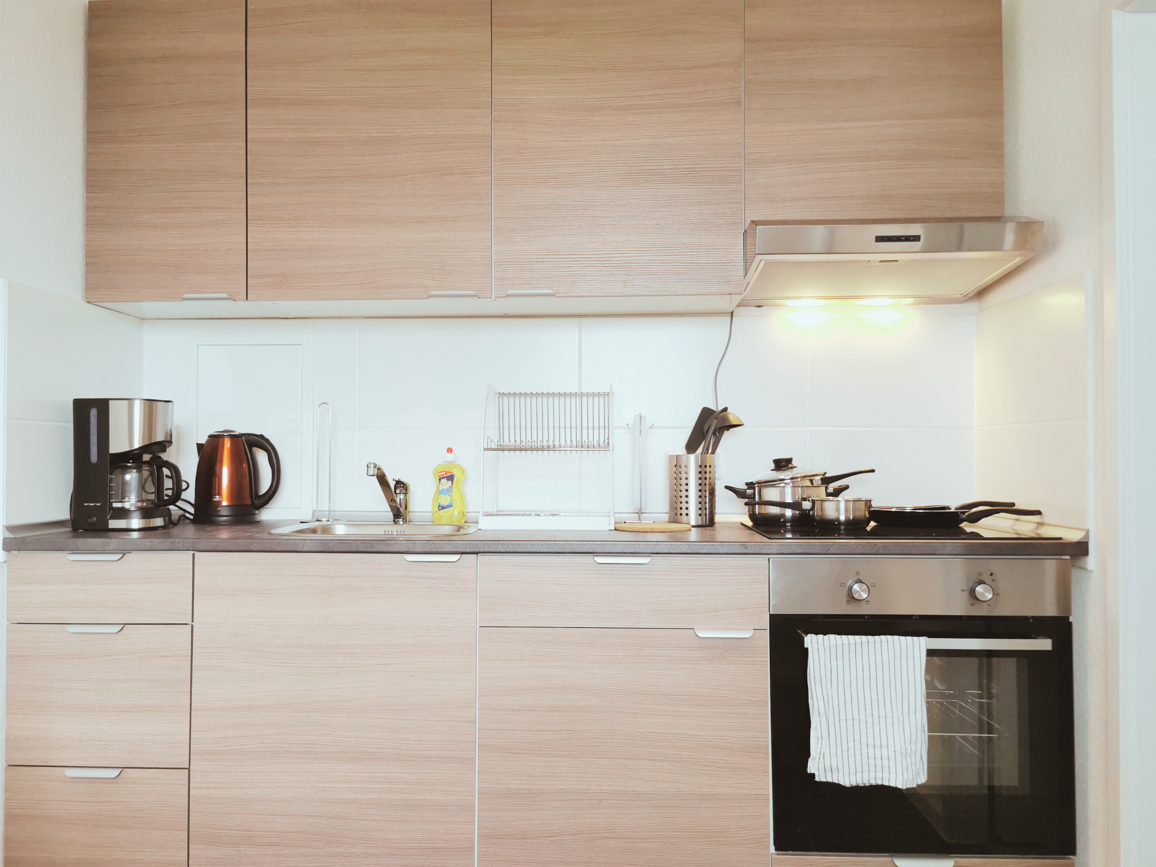 Monteurwohnung - Kühlschrank - Sachsen-Anhalt - Voll ausgestattete Küche mit allem, was Sie brauchen.

 - flex living -  Monteurwohnungen in Magdeburg