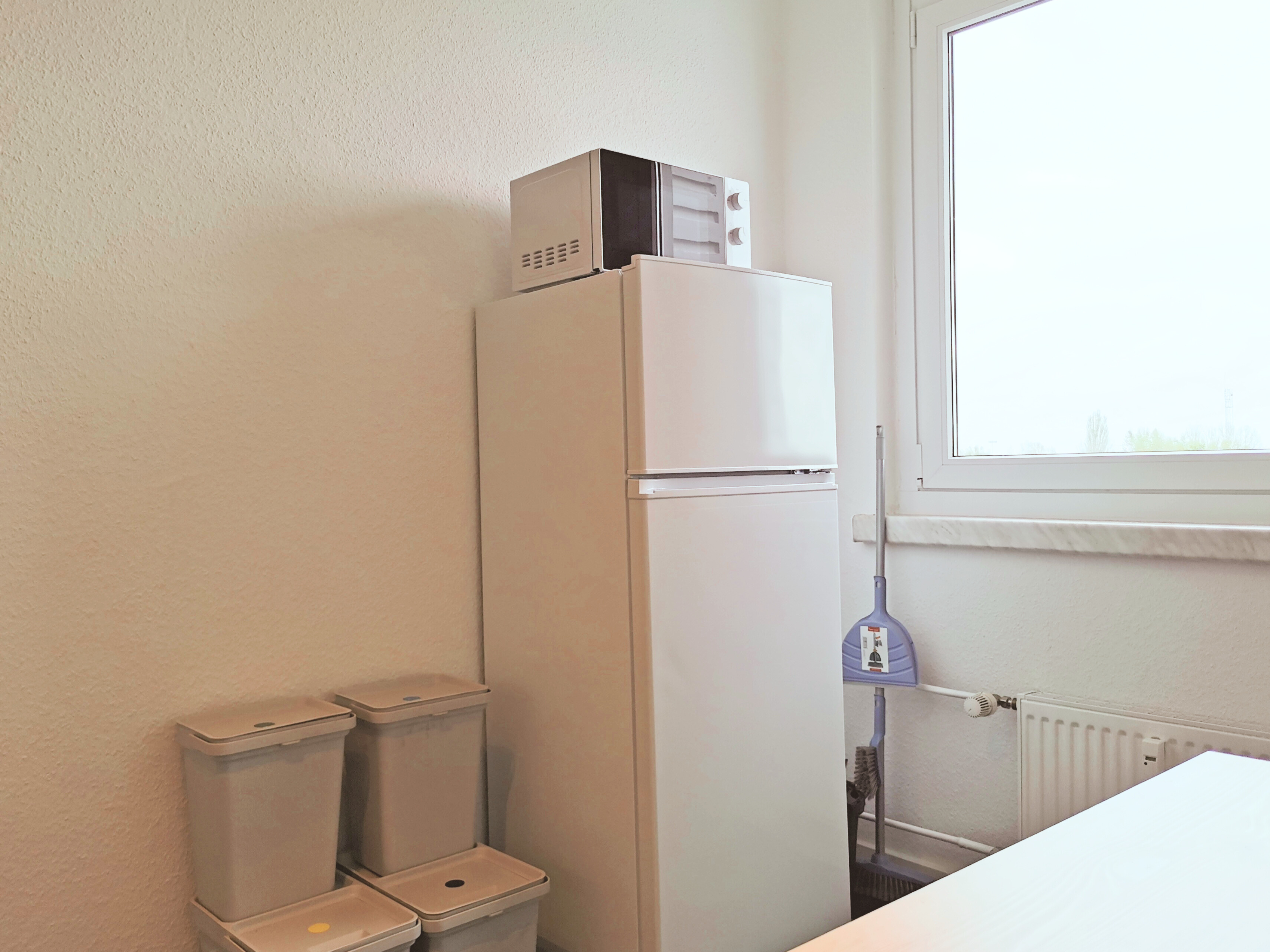 Monteurwohnung - Kühlschrank - Sachsen-Anhalt - Komfortabel kochen dank vollständiger Küchenausstattung.

 - flex living -  Monteurwohnungen in Magdeburg