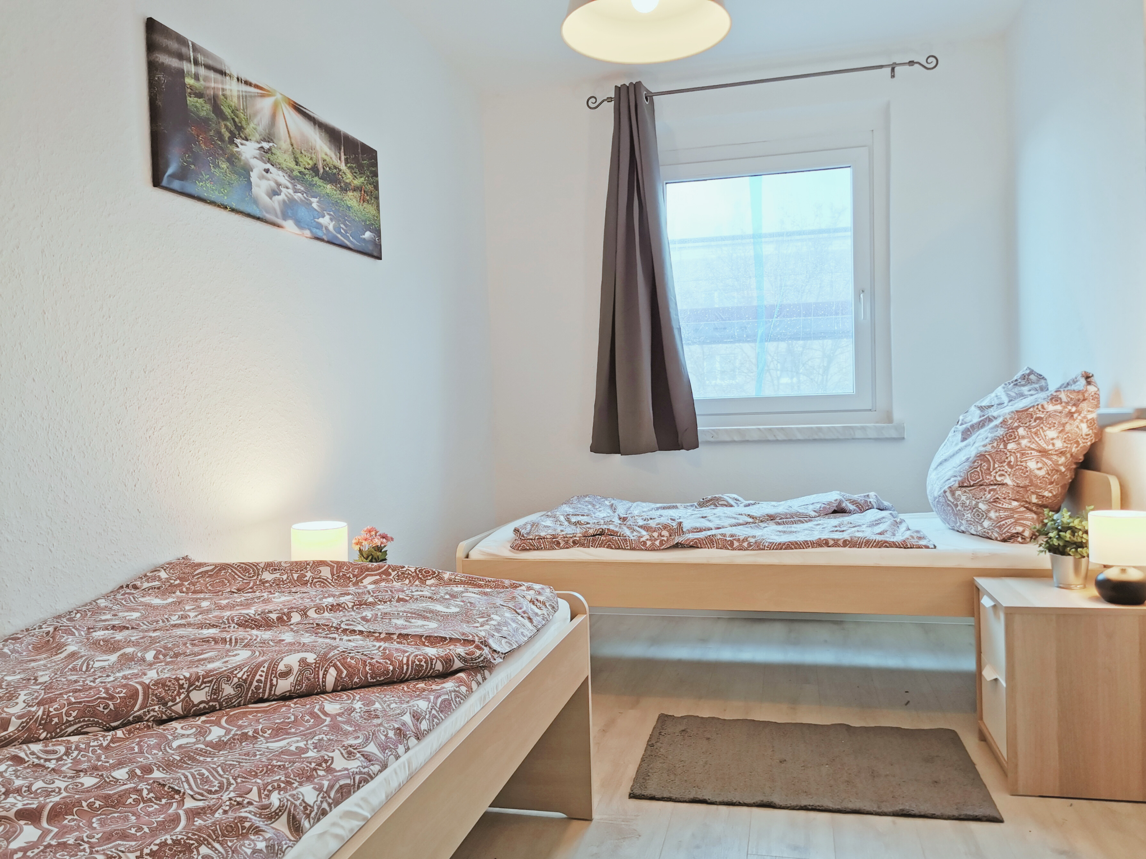 Monteurwohnung - Kühlschrank - Sachsen-Anhalt - Jedes Bett für sich – getrennt schlafen für mehr Komfort.

 - flex living -  Monteurwohnungen in Magdeburg