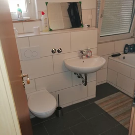 Monteurzimmer: Badezimmer in 4 Zimmer Wohnung - Apartment und Zimmervermietung Mannheim