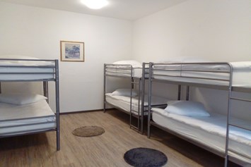 Monteurzimmer: Schlafsaal für Monteure - Hostel am Ostentor