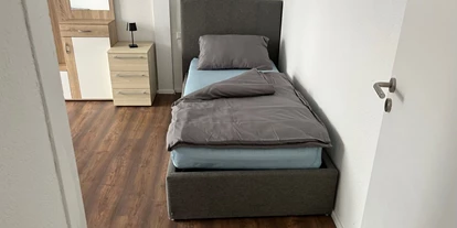 Monteurwohnung - Balkon - Deutschland - Einzelbett Zimmer pro Person ab 25 EUR zuzüglich 7%MWST - Monteurzimmer & Ferienwohnung – Mitten im Zentrum