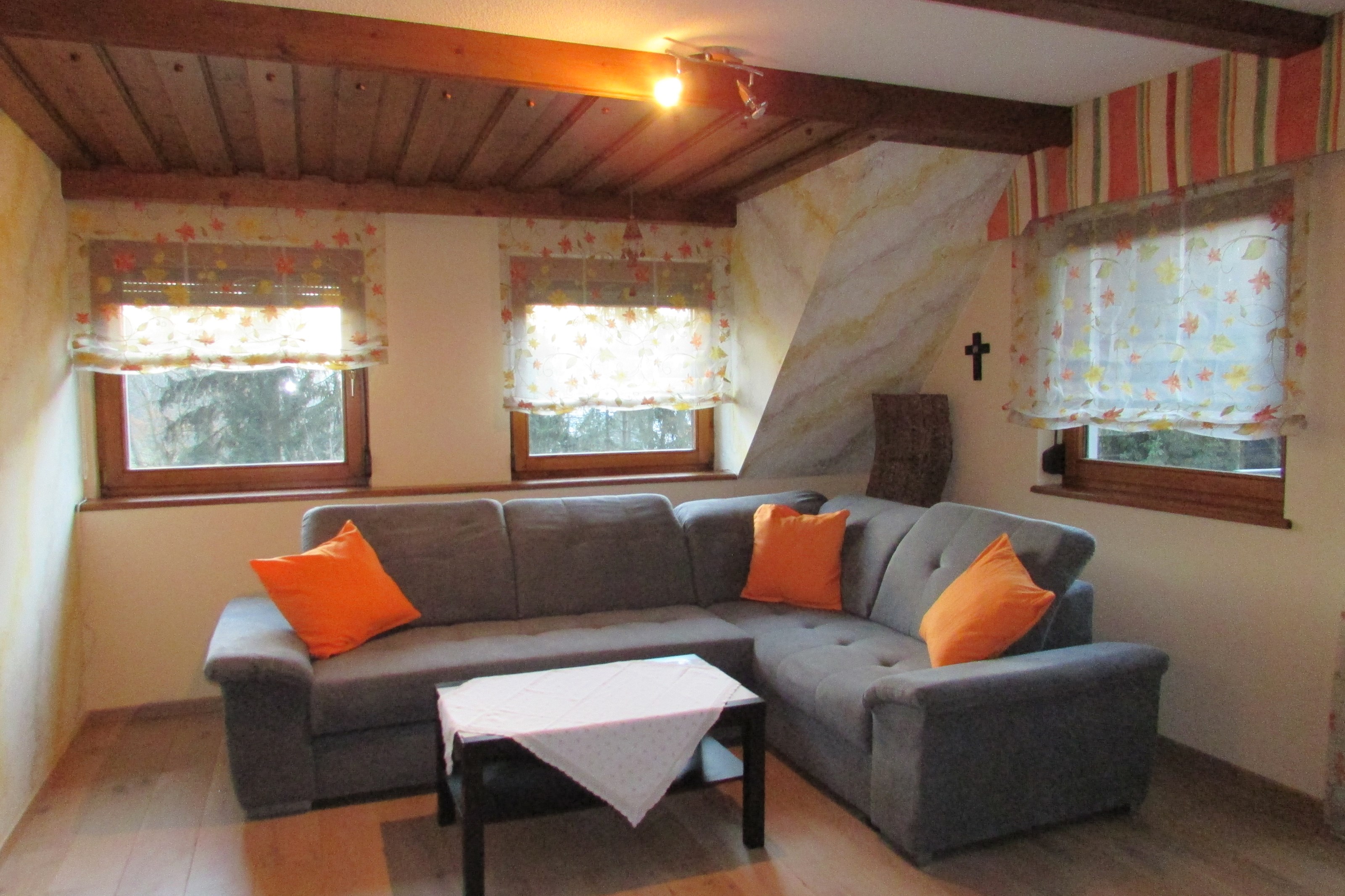 Monteurzimmer: Gemütliches Wohnzimmer für Monteure - Mathilde Zuber