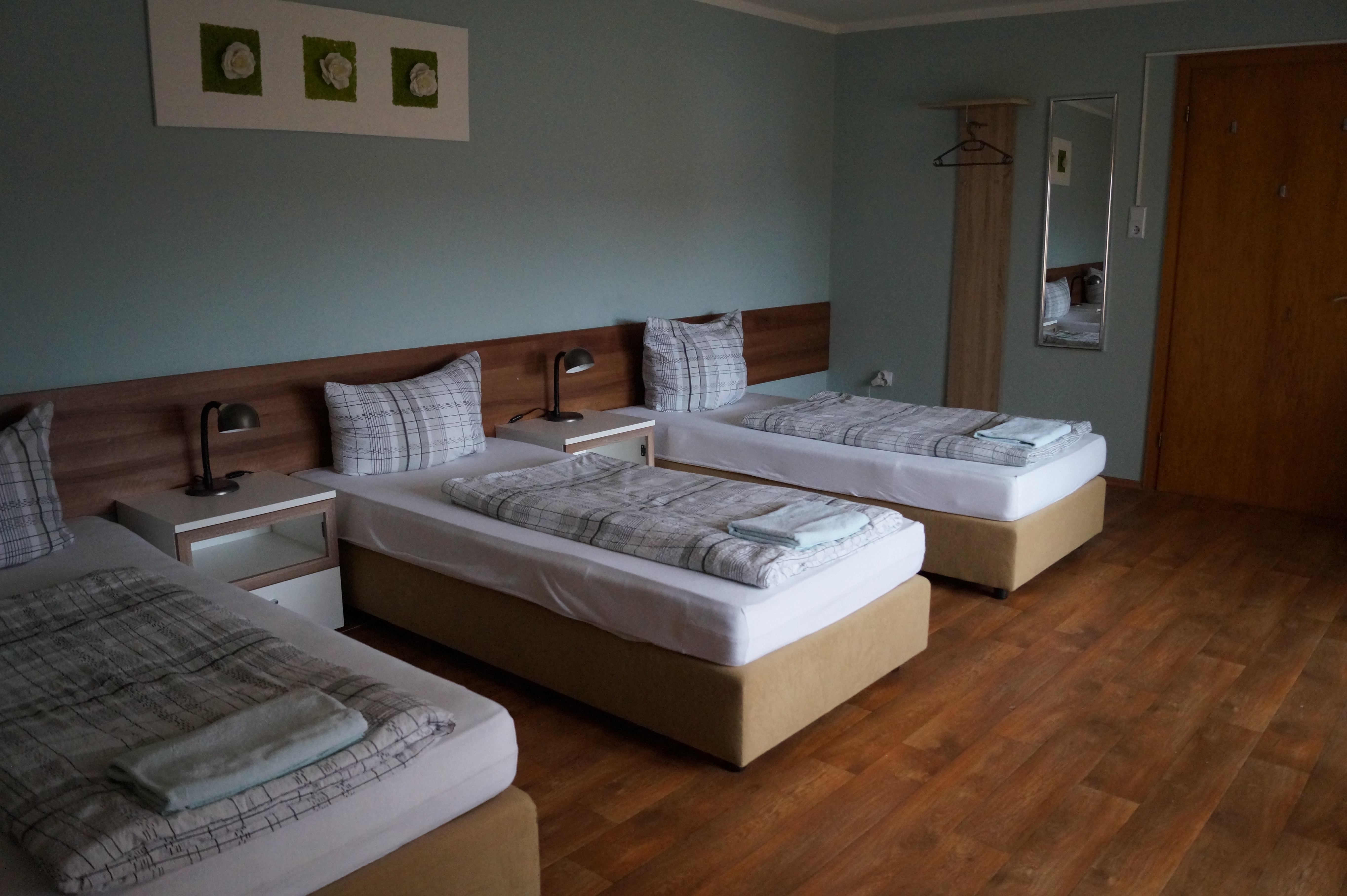 Monteurzimmer: Dreibettzimmer - Yuriy Luchyt