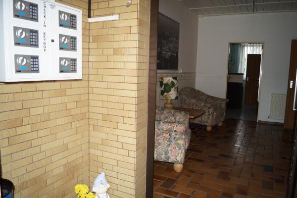 Monteurzimmer: Check In Box - Yuriy Luchyt