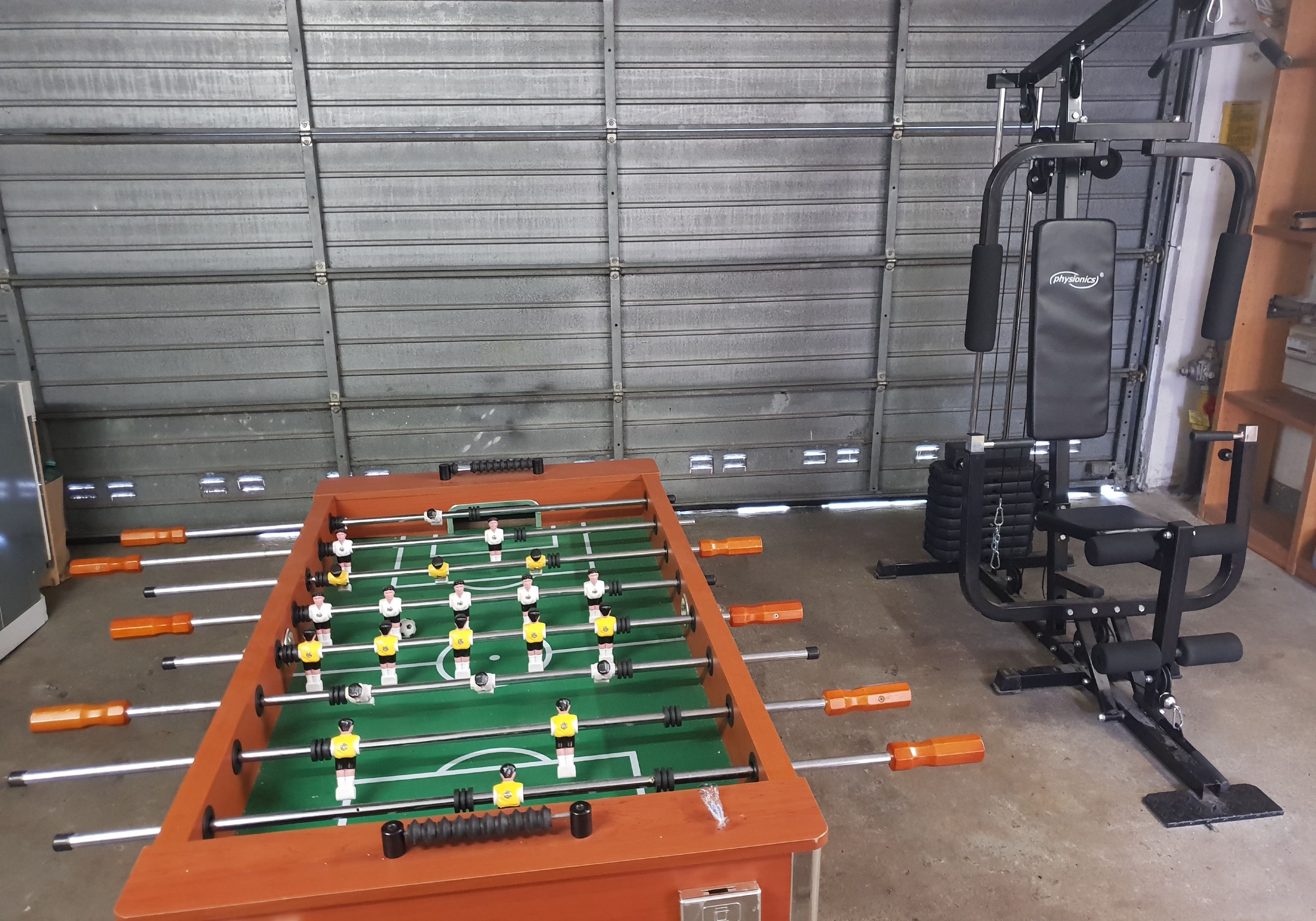 Monteurzimmer: Tischkicker und Fitnessgerät - Zimmervermietung Hansen 