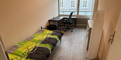 Monteurwohnung - Muggensturm Gaggenau - Ruhiges Einzelzimmer mit hochwertigem Bett, Schreibtisch und Kleiderschrank - Top Wohnung in Karlsruhe Zentrum