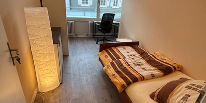 Monteurwohnung - Muggensturm Gaggenau - Lichtdurchflutetes Einzelzimmer mit großzügigem Fenster & hochwertigem Bodenbelag - Top Wohnung in Karlsruhe Zentrum