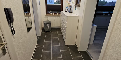 Monteurwohnung - Kaffeemaschine - Schleswig-Holstein - Flur - Monteurzimmer Ferienwohnung 4 Personen Kiel-Meimersdorf