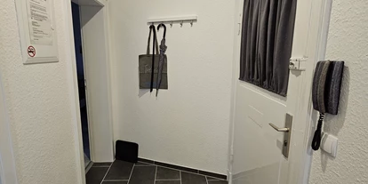 Monteurwohnung - Kaffeemaschine - Schleswig-Holstein - Flur - Monteurzimmer Ferienwohnung 4 Personen Kiel-Meimersdorf
