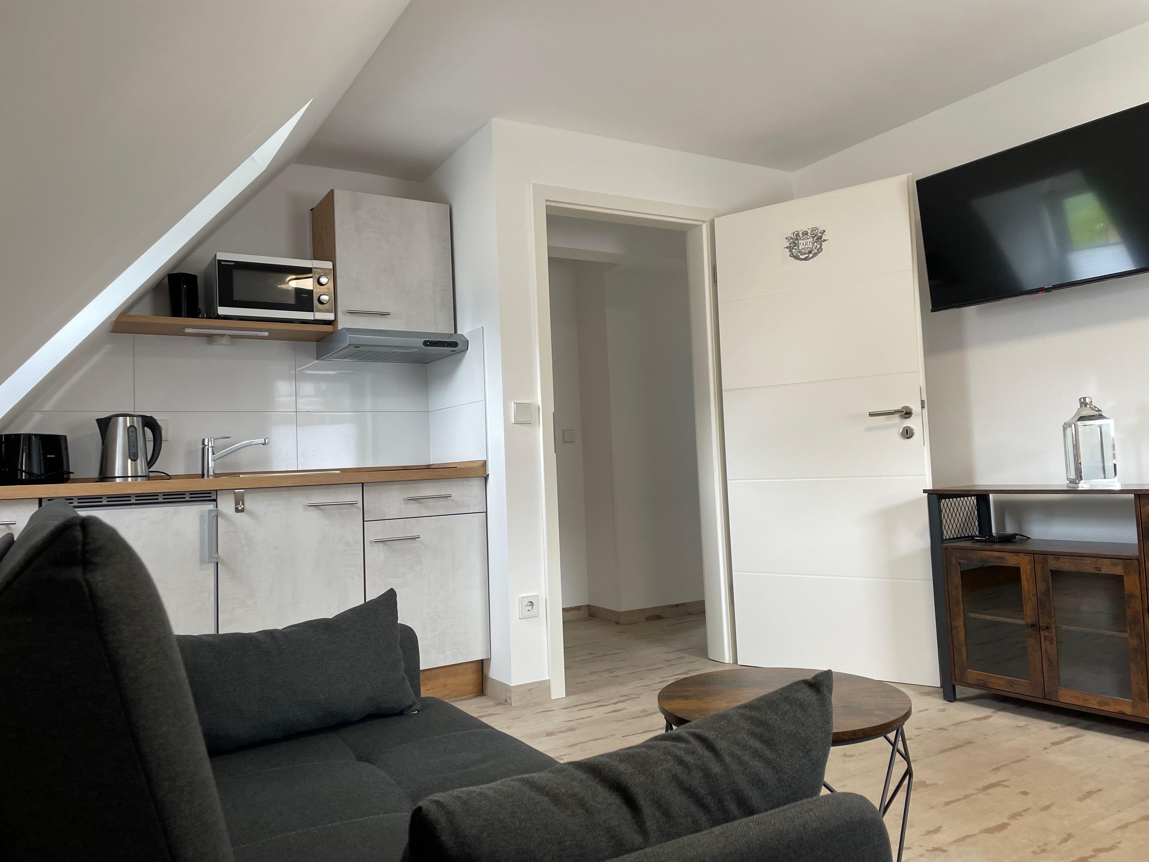 Monteurzimmer: Wohnen-Küche - Auszeit Apartment "Paris"