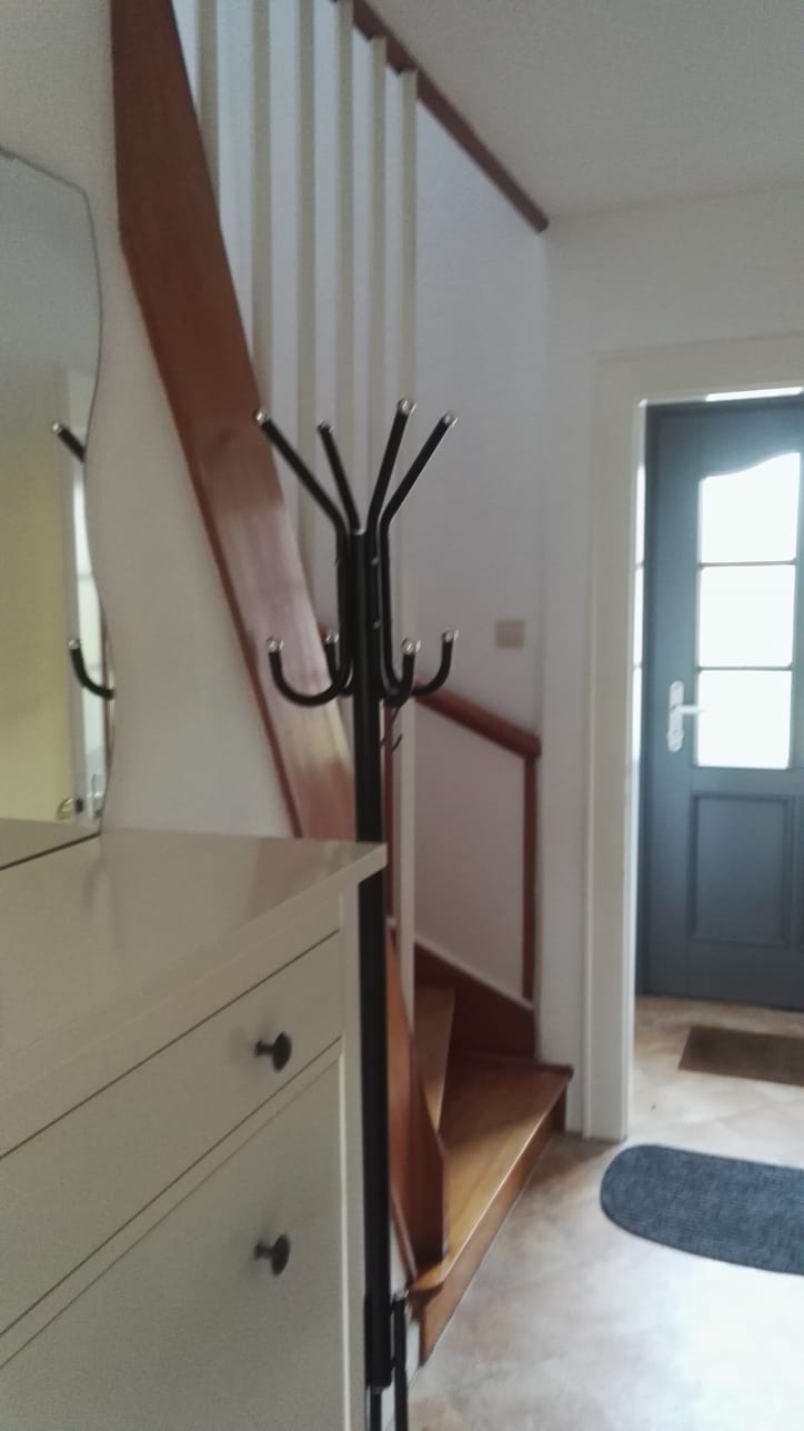 Monteurzimmer: Flur Blickrichtung Eingang - Frei ab 1.6.2026, buchbar ab sofort -  1-Zimmer-Monteurwohnung