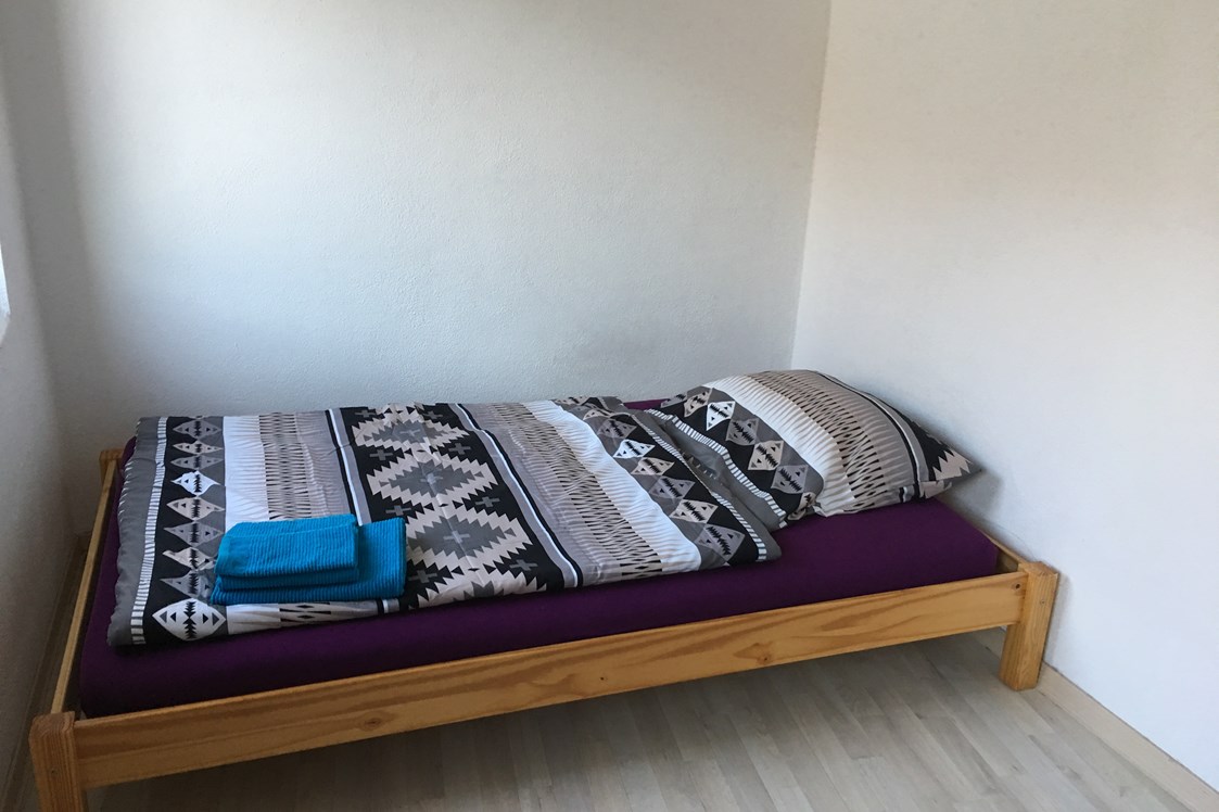 Monteurzimmer: Schlafzimmer 1; Bett 120x200 - Wohnen in der Uni-Silber-und Welterbestadt Freiberg. Whg.3