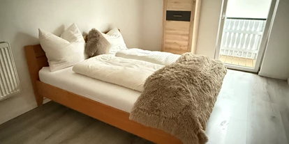 Monteurwohnung - Parkplatz: eigener Parkplatz vorhanden - Tiroler Oberland - Schlafzimmer - Haus Lechaschau