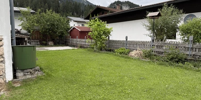 Monteurwohnung - Parkplatz: eigener Parkplatz vorhanden - Tiroler Oberland - Garten - Haus Lechaschau