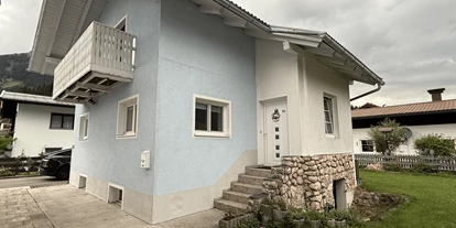 Monteurwohnung - Parkplatz: eigener Parkplatz vorhanden - Tiroler Oberland - Haus Außenansicht - Haus Lechaschau