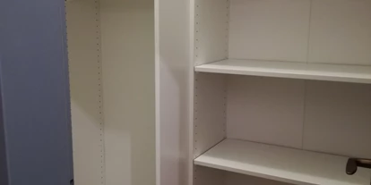 Monteurwohnung - Bettwäsche: Bettwäsche gegen Gebühr - Deutschland - Begehbarer Kleiderschrank - Ferienwohnung Helmer