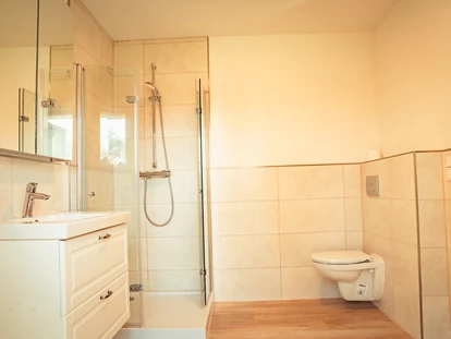 Monteurwohnung - Kaffeemaschine - Schleswig-Holstein - Badezimmer 3 Raum Wohnung - Monteurzimmer in Ostseenähe