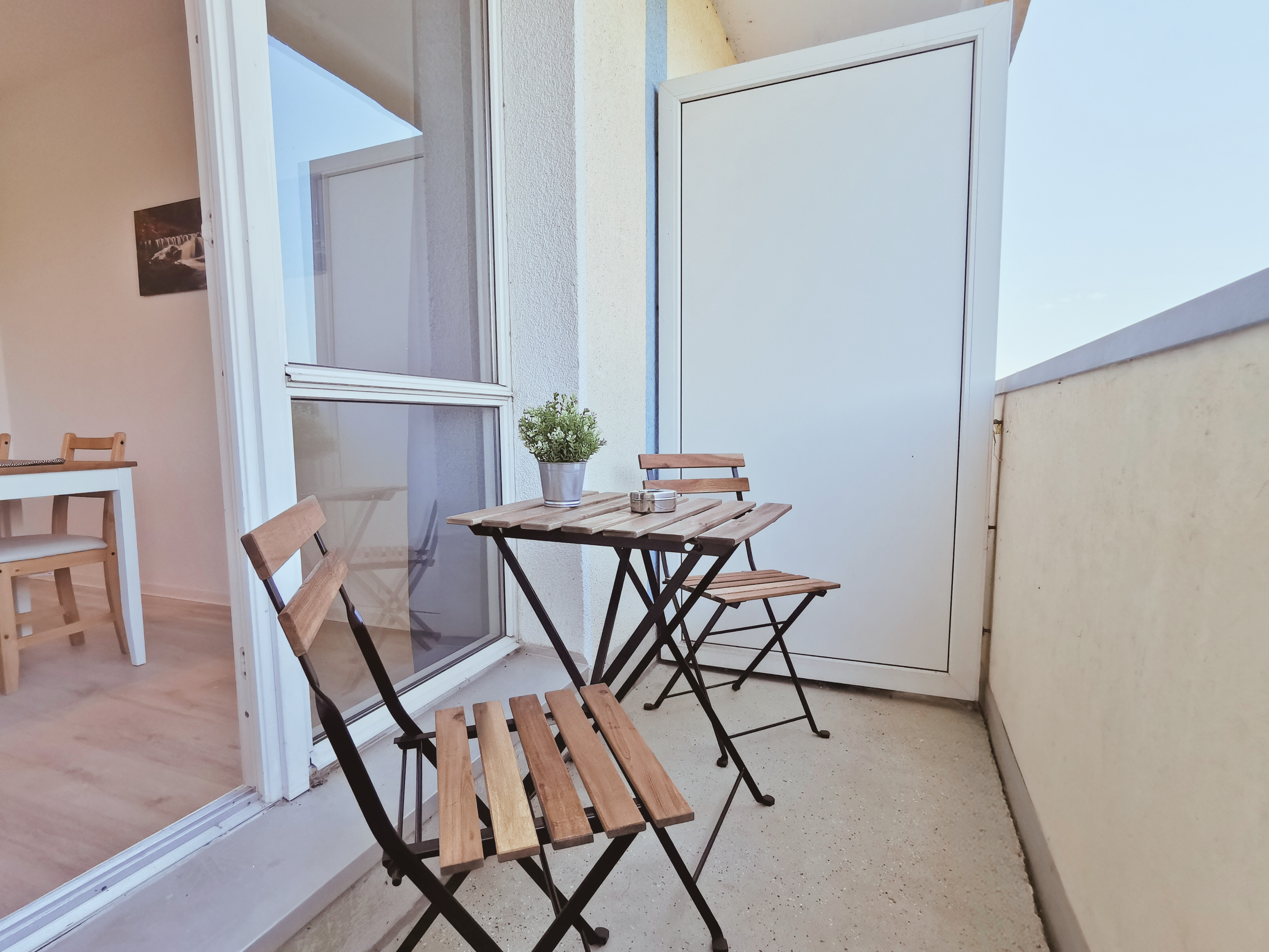 Monteurzimmer: Balkon - flex living -  Monteurwohnungen in Dessau