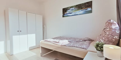 Monteurwohnung - Balkon - Deutschland - Schlafzimmer - flex living -  Monteurwohnungen in Dessau