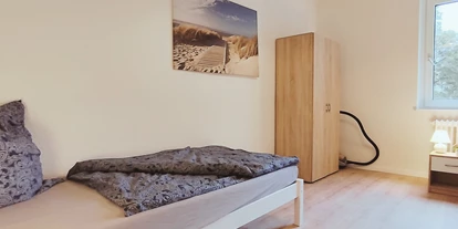 Monteurwohnung - Parkplatz: kostenlose Parkplätze in der Straße - Bremen-Umland - Schlafzimmer - flex living -  Monteurwohnungen in Delmenhorst