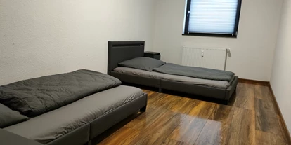 Monteurwohnung - PLZ 31860 (Deutschland) - Schlafzimmer Wohnung 2 - Easy Home Wohnen auf Zeit 5 separate Wohneinheiten